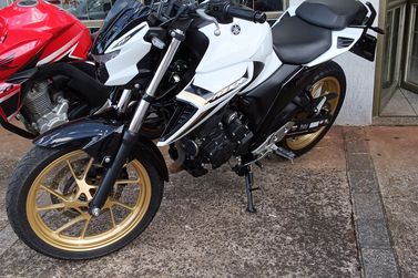YAMAHA FZ25
