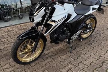 YAMAHA FZ25