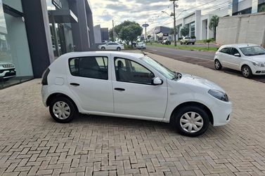 Renault SANDERO