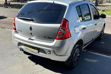Renault SANDERO