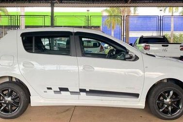 Renault SANDERO