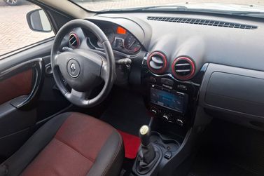 Renault SANDERO