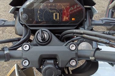 YAMAHA FZ25