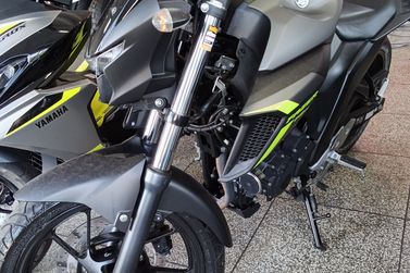 YAMAHA FZ25