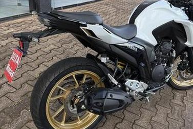 YAMAHA FZ25