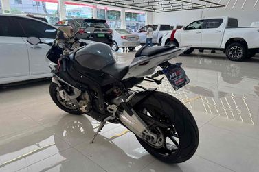 BMW S