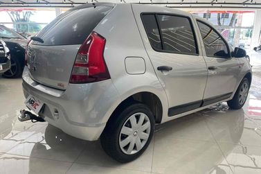Renault SANDERO