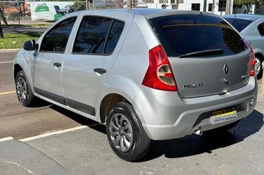 Renault SANDERO