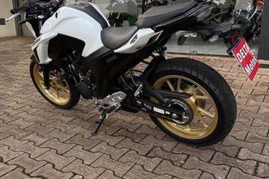 YAMAHA FZ25