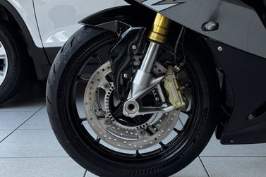 BMW S