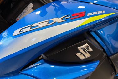 SUZUKI GSX-S