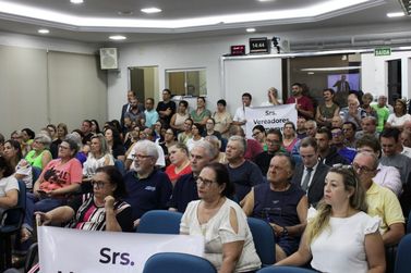 Câmara de vereadores tem sessão lotada em União da Vitória