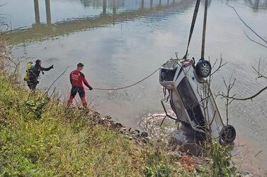 Homem que morreu após carro cair no Rio Iguaçu foi identificado 