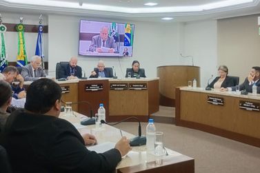 10&ordf; Sess&atilde;o Ordin&aacute;ria da C&acirc;mara de Vereadores &eacute; marcada por entrega de homenagens 