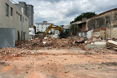 Hotel Internacional &eacute; demolido ap&oacute;s desabamento em Porto Uni&atilde;o