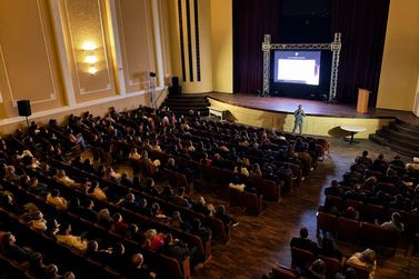 Col&eacute;gio S&atilde;o Jos&eacute; promove palestra para pais sobre neurodesenvolvimento e aprendizagem 