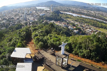 Prefeitura negocia realoca&ccedil;&atilde;o de fam&iacute;lias ap&oacute;s alerta para risco no Morro da Cruz