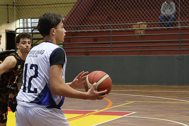 Festival de Basquete Sub-12 re&uacute;ne 16 equipes em Porto Uni&atilde;o e Uni&atilde;o da Vit&oacute;ria