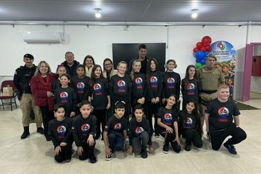 Pol&iacute;cia Militar forma 22 alunos no programa Estudante Cidad&atilde;o em Irine&oacute;polis