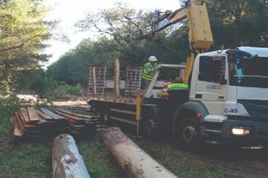 Ponte com risco de desabamento &eacute; reconstru&iacute;da no interior de Porto Uni&atilde;o