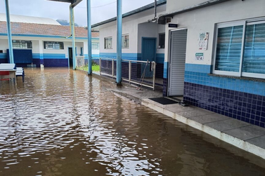 Chuva forte provoca transtornos e suspende aulas em escola de Porto Uni&atilde;o