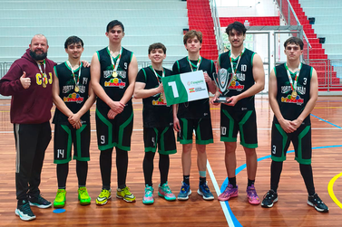 Col&eacute;gio S&atilde;o Jos&eacute; vence dois jogos e avan&ccedil;a &agrave; fase estadual do Jogos Escolares de SC