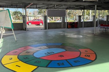 Escola Municipal Professor Serapi&atilde;o recebe melhorias e nova pintura l&uacute;dica
