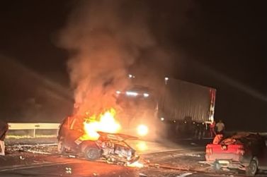 Grave acidente deixa v&iacute;tima presa &agrave;s ferragens na BR-476, em Paula Freitas