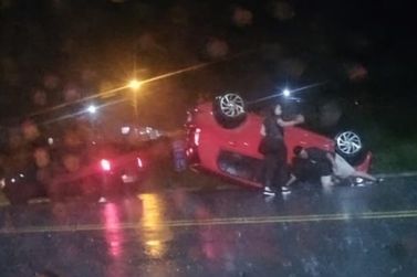 Capotamento na BR-476 deixa motorista ferido em S&atilde;o Mateus do Sul