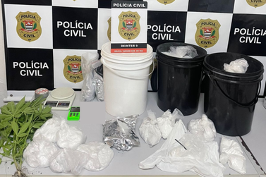 Mais de 90 kg de insumos para cocaína e pés de maconha são apreendido no centro