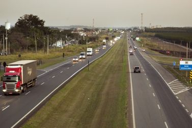 Rodovias da regi&atilde;o ter&atilde;o grande fluxo de ve&iacute;culos no feriado prolongado