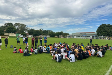 Peneira do Fluminense em Vargem Grande do Sul atrai mais de 100 jovens atletas