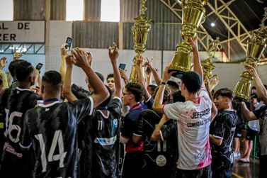 AFA coroa ano de ouro com 4 t&iacute;tulos e eleva o nome de Vargem no futsal regional