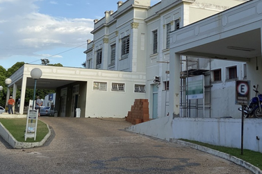 Entenda o atraso no repasse de verbas para o hospital da cidade