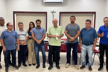 Prefeito Celso Ribeiro anuncia uniformes para 3.500 crian&ccedil;as