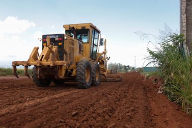 Obra de vicinal entre Casa Branca e Vargem Grande avan&ccedil;a e chega a 50%
