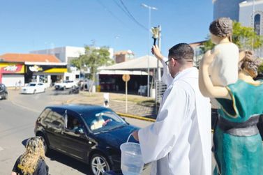 Carreata de S&atilde;o Crist&oacute;v&atilde;o inaugura imagem de Sant'Ana em Vargem Grande do Sul