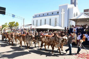 F&eacute;, emo&ccedil;&atilde;o e tradi&ccedil;&atilde;o marcam os 50 anos da Romaria dos Cavaleiros de Sant'Ana