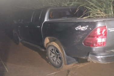 Caminhonete furtada &eacute; localizada em Tamb&aacute;u