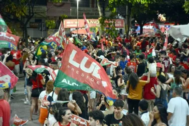 Eleitores comemoram a vitória de Lula