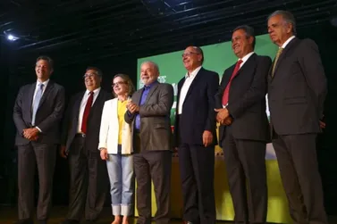 Lula anuncia cinco ministros e confirma Haddad na Fazenda