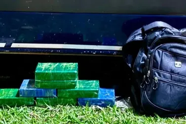 Passageira de ônibus é presa transportando 8kg de pasta base de cocaína na Dutra