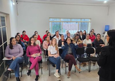 Encontro abordou atualiza&ccedil;&otilde;es em receitu&aacute;rios e refor&ccedil;ou procedimentos exigidos para o funcionamento das farm&aacute;cias