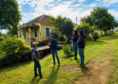 Visita busca reunir informa&ccedil;&otilde;es hist&oacute;ricas que ir&atilde;o compor documento de reconhecimento da produ&ccedil;&atilde;o vitivin&iacute;cola de Caldas e Andradas