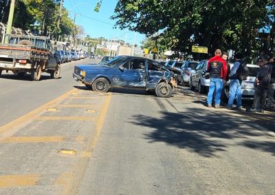 Acidente aconteceu na Avenida Ricarti Teixeira na manh&atilde; desta ter&ccedil;a-feira