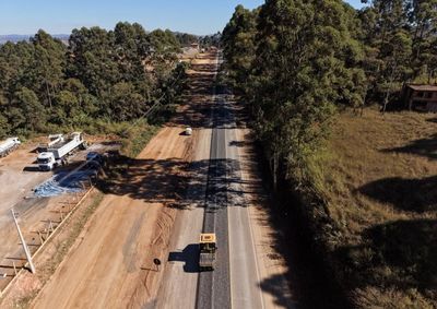 Tecnologia sustent&aacute;vel adotada j&aacute; reutilizou mais de 39 mil pneus e busca aumentar a durabilidade do pavimento nas rodovias de Andradas e regi&atilde;o