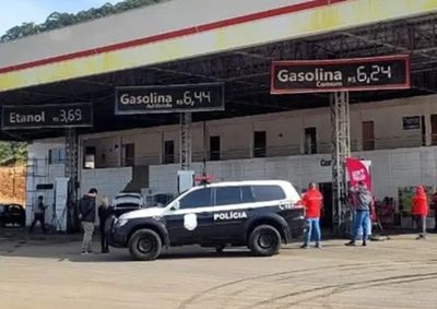 Fiscaliza&ccedil;&atilde;o encontrou bombas violadas e atividade em andamento em estabelecimento interditado