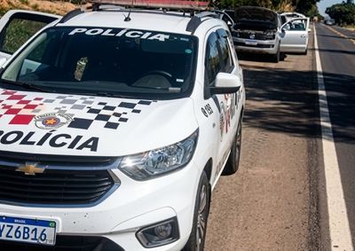 Tr&ecirc;s adultos que estavam no ve&iacute;culo foram detidos e encaminhados &agrave; Delegacia de Pol&iacute;cia Civil