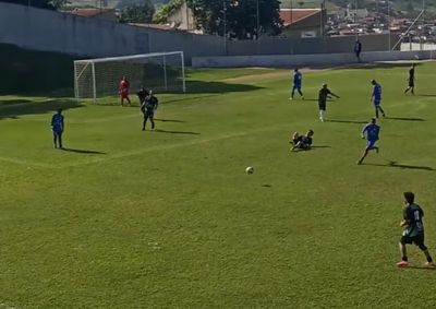Quatro partidas foram realizadas no domingo, com um total de 19 gols marcados