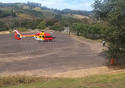 Aeronave pousou no Parque Municipal para transportar rec&eacute;m-nascido da Santa Casa at&eacute; um hospital em Alfenas